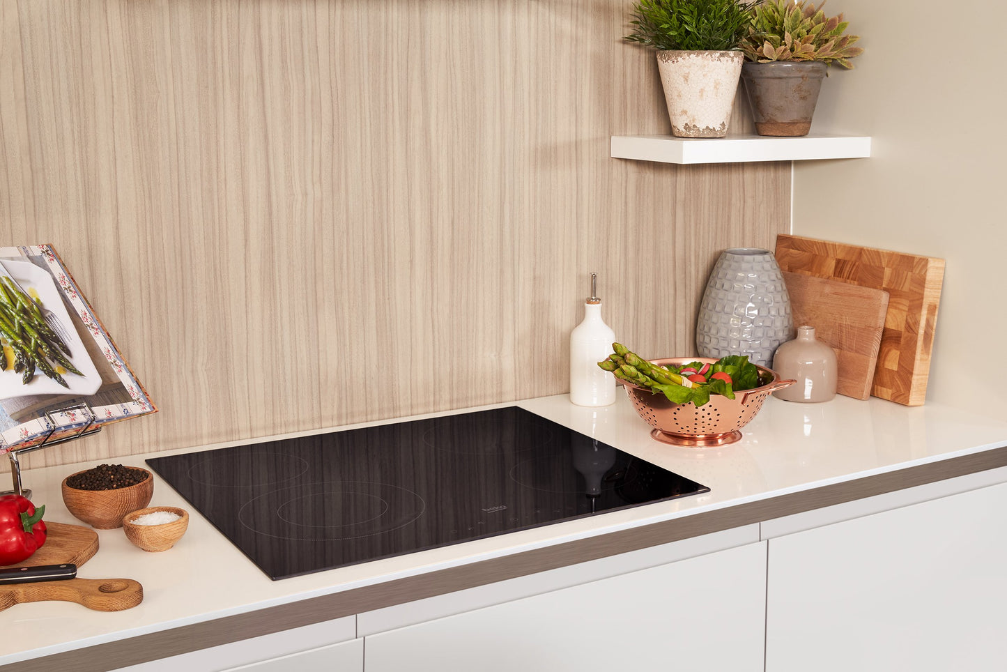 60cm Built-In Electric Ceramic Hob in Black Glass | HIC64402T