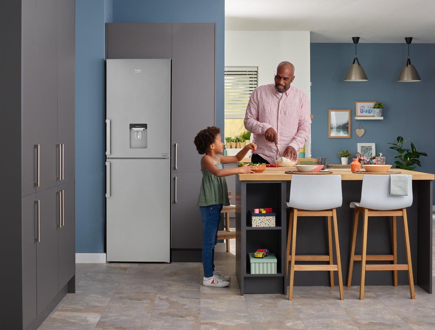 Fridge Freezer with HarvestFresh™ | 191cm (H) | Black | CFP3691DVB