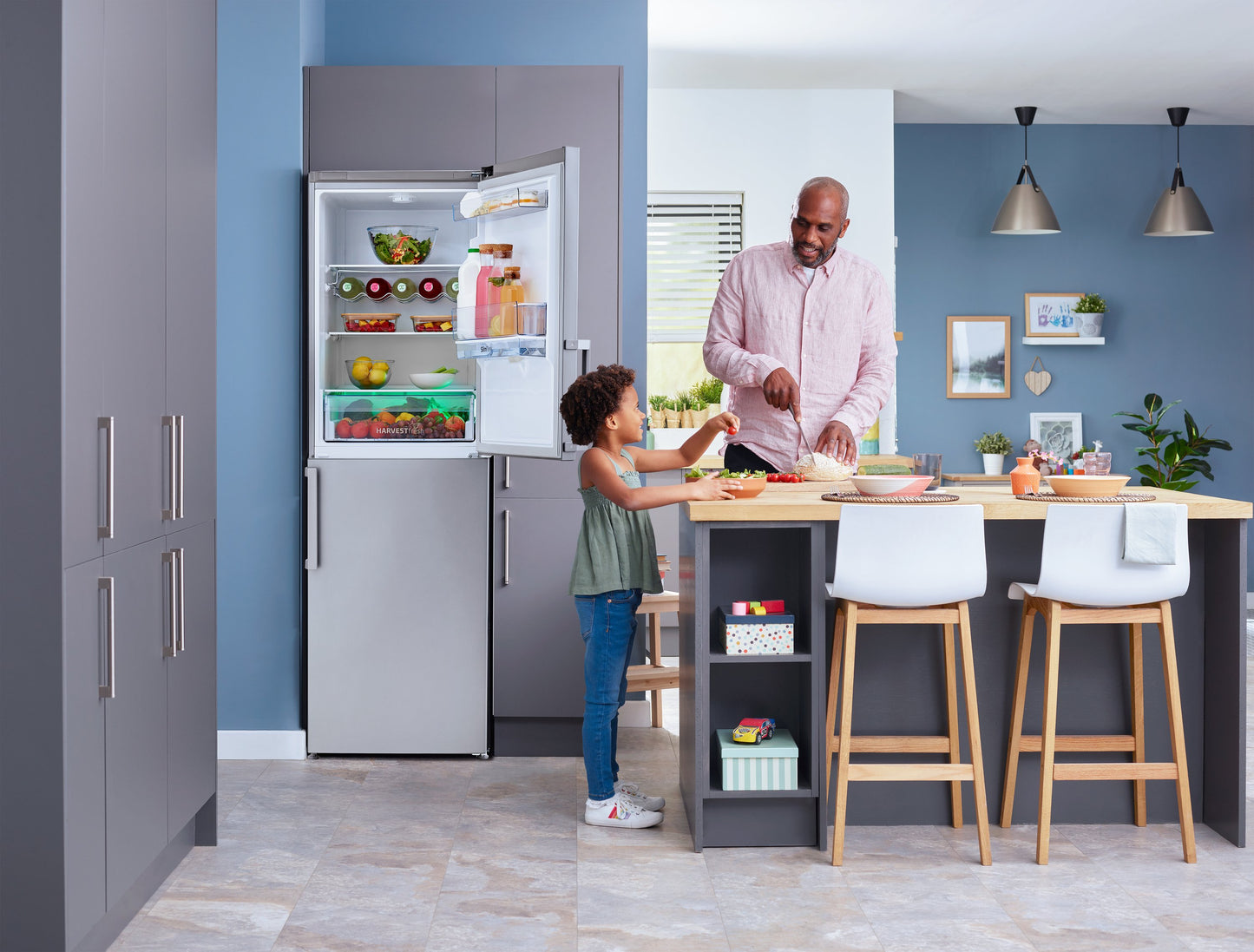 Fridge Freezer with HarvestFresh™ | 191cm (H) | Black | CFP3691DVB