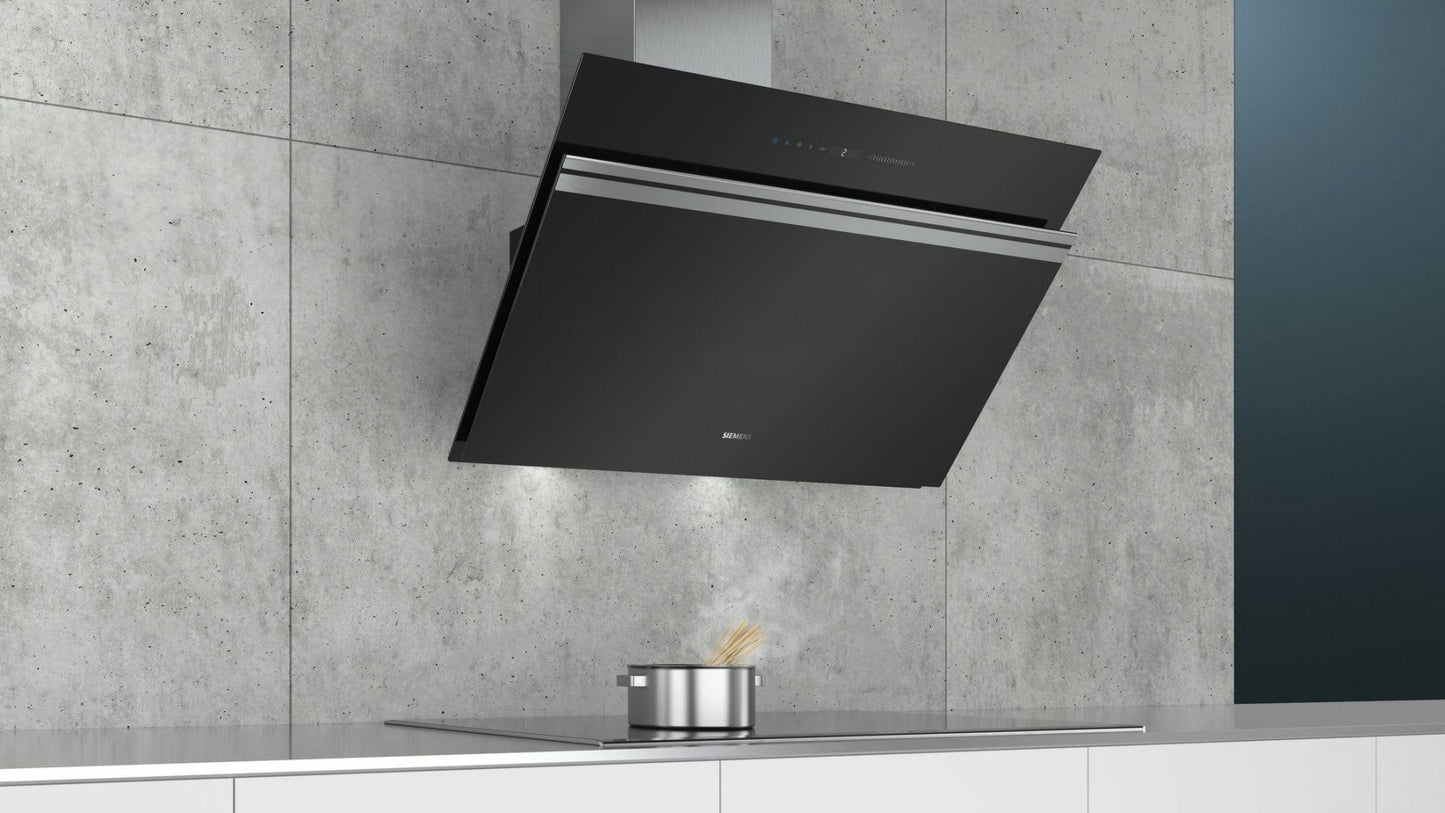 iQ700 90cm Angled Wall Hood | LC91KWW60B